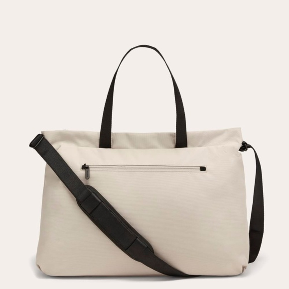 Everlane ReNew Transit Weekender Bag Warm Quartz + Catch-All Pouch